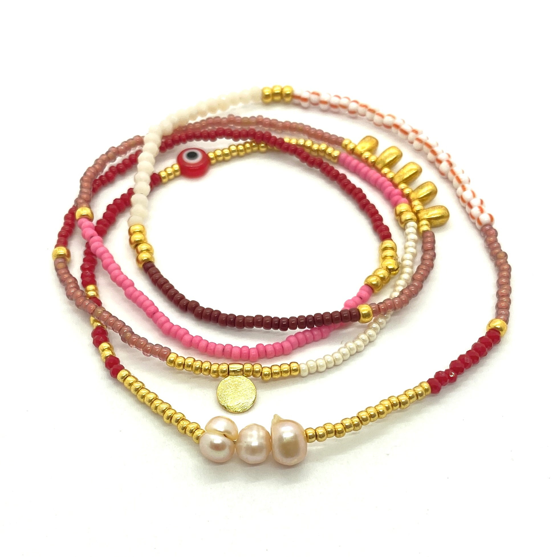 THE MAKERY LOOPSTRING WITH THREE PEARLS IN SHADES OF RED PINK
